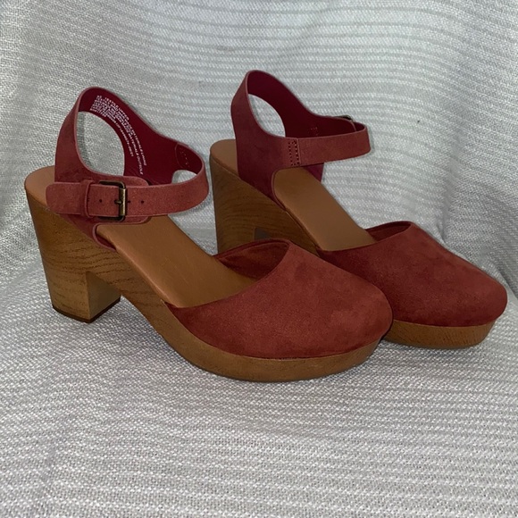 Shoes - Brand New Dark blush colored platform heels with strap
